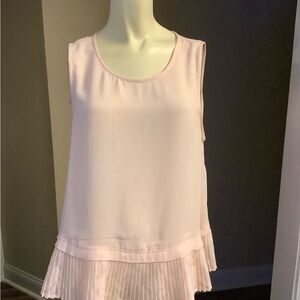 Chic Sleeveless Blouse in Soft Pink